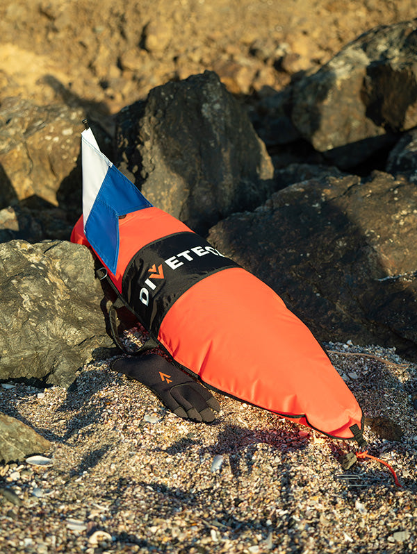 Float Inflatable 30L With Flag – DivetechNZ